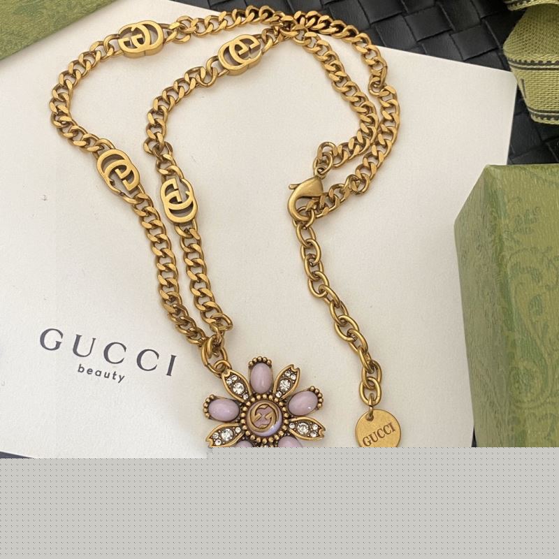 G*u*i necklaces
